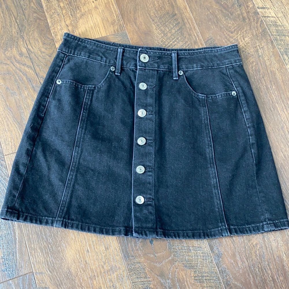American Eagle black button up women’s jeans skirt size 6